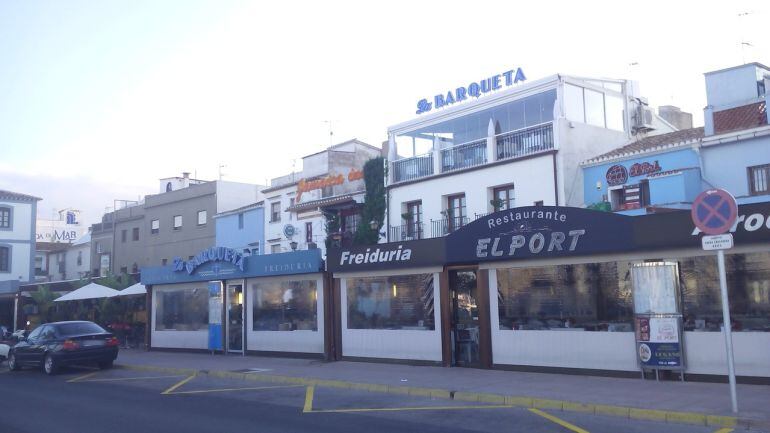 Establecimientos de hostelería situados en la fachada portuaria de Dénia.