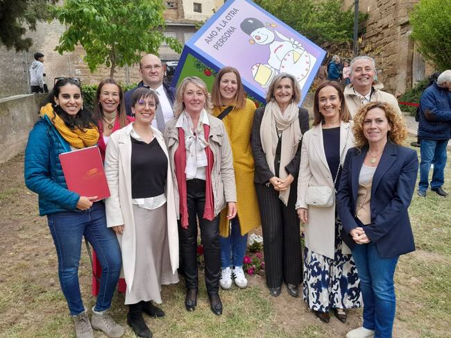 Representantes políticos en la inauguración de "Dados por la Paz"