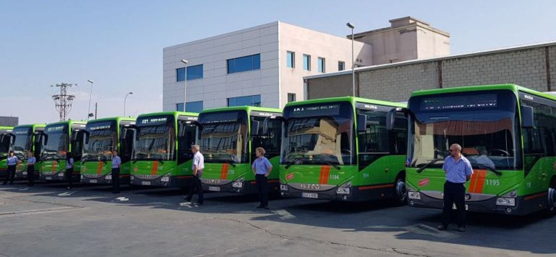 Varios autobuses interurbanos que dan servicio en Leganés