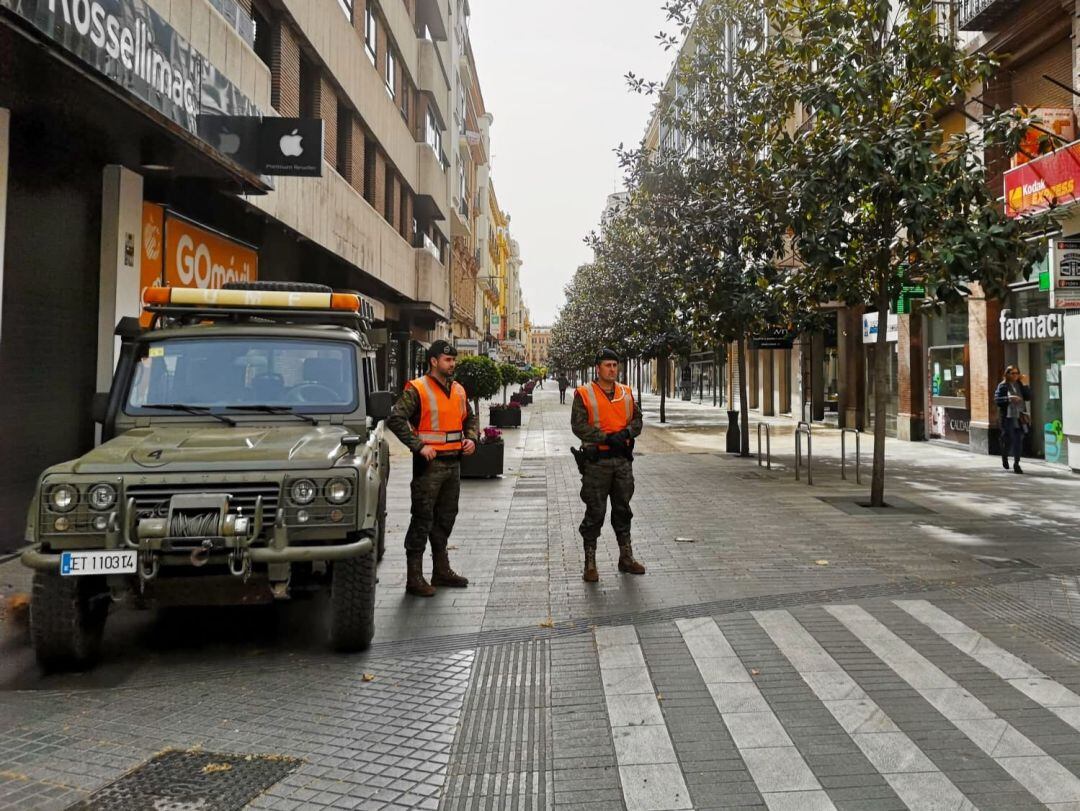 Efectivos de la BRI X de Cerro Muriano en labores de vigilancia y control de las zonas comerciales