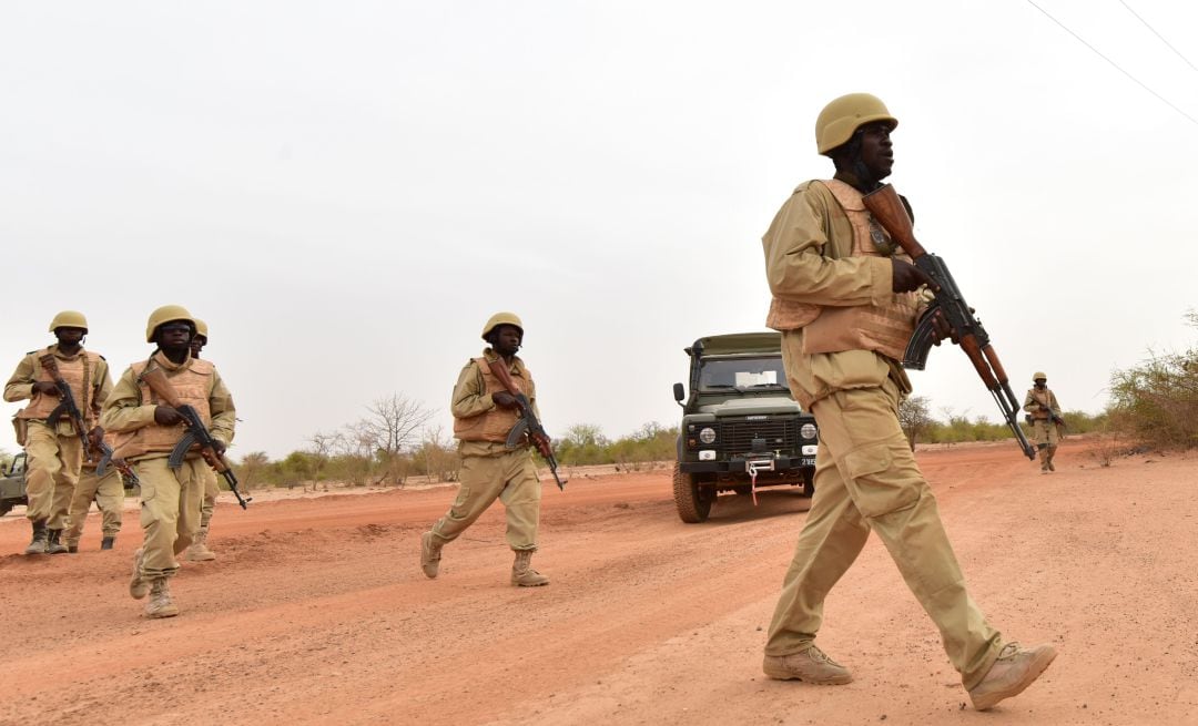 Soldados militares de Burkina Faso.