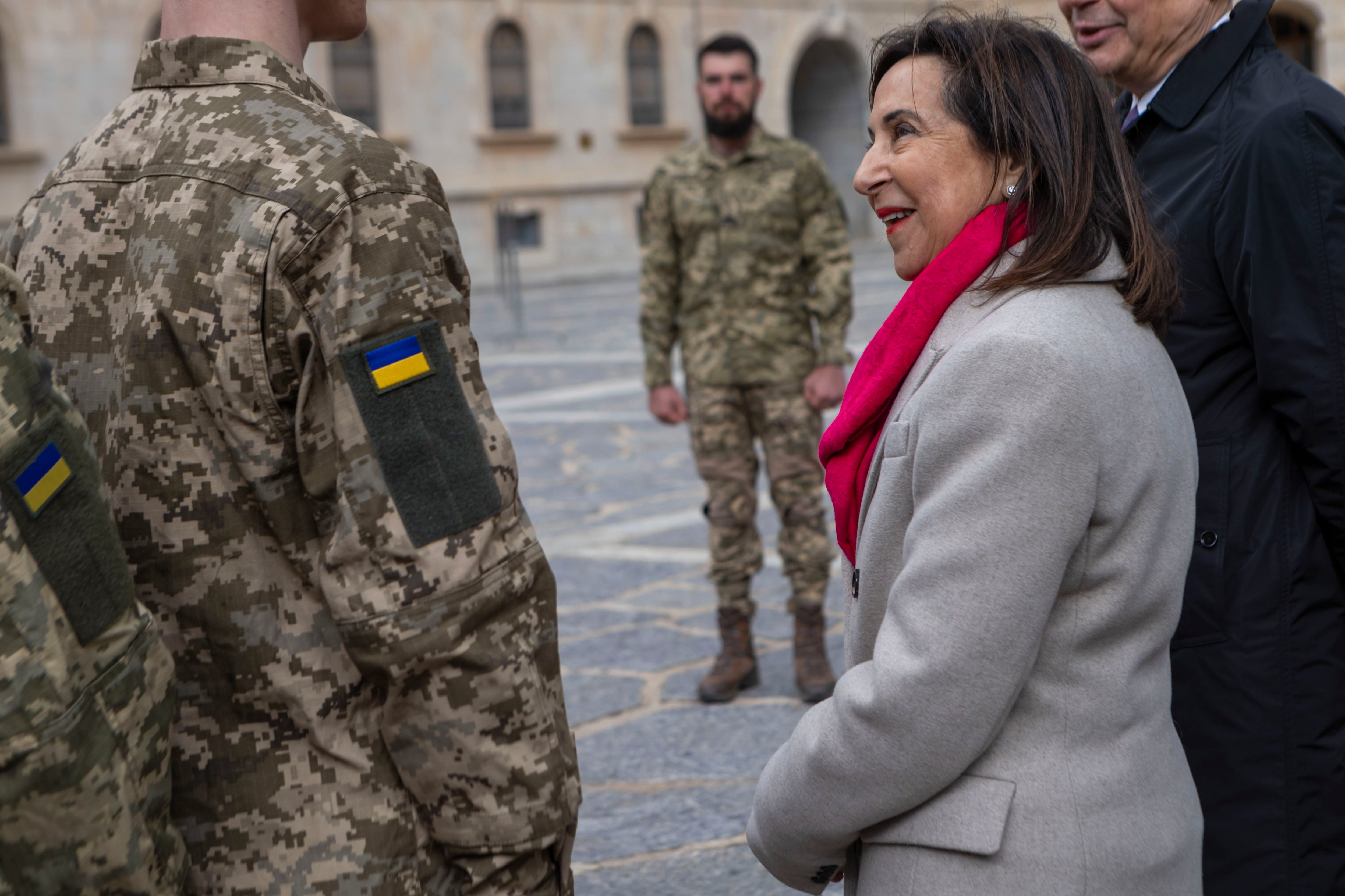 La ministra de Defensa, Margarita Robles, durante el homenaje que las Fuerzas Armadas rinden a los civiles y militares caídos en la guerra de Ucrania, este sábado en Toledo