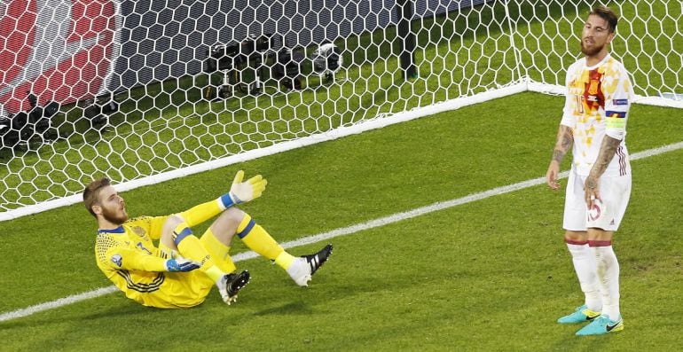 David de Gea y Sergio Ramos, tras el gol del empate de Croacia, obra de Kalinic.