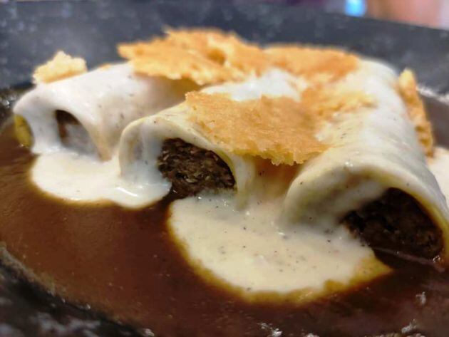 Canelones de carrillada con queso viejo