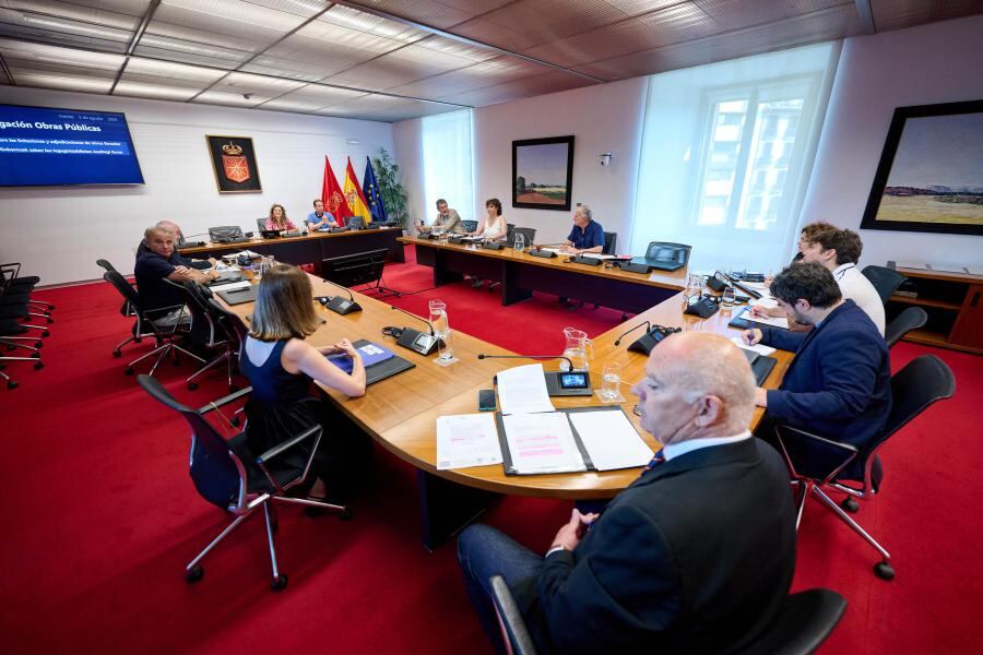 Sesión de la Comisión de Investigación de adjudicación de obra pública del Parlamento de Navarra