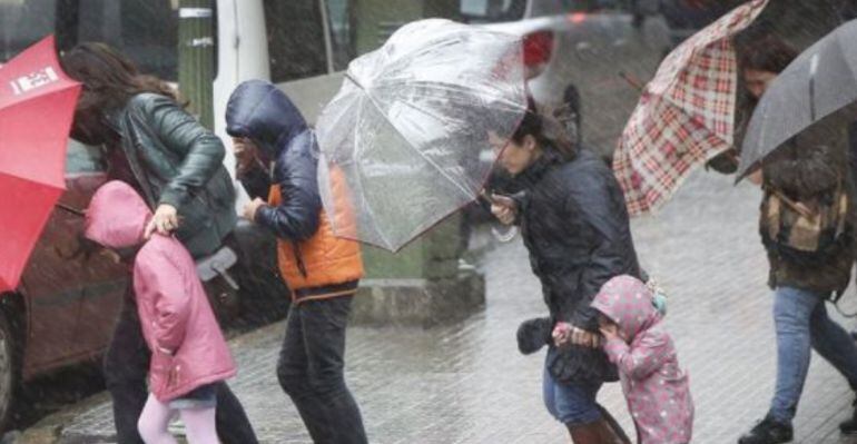 Este lunes se prevén viento, frío y lluvia