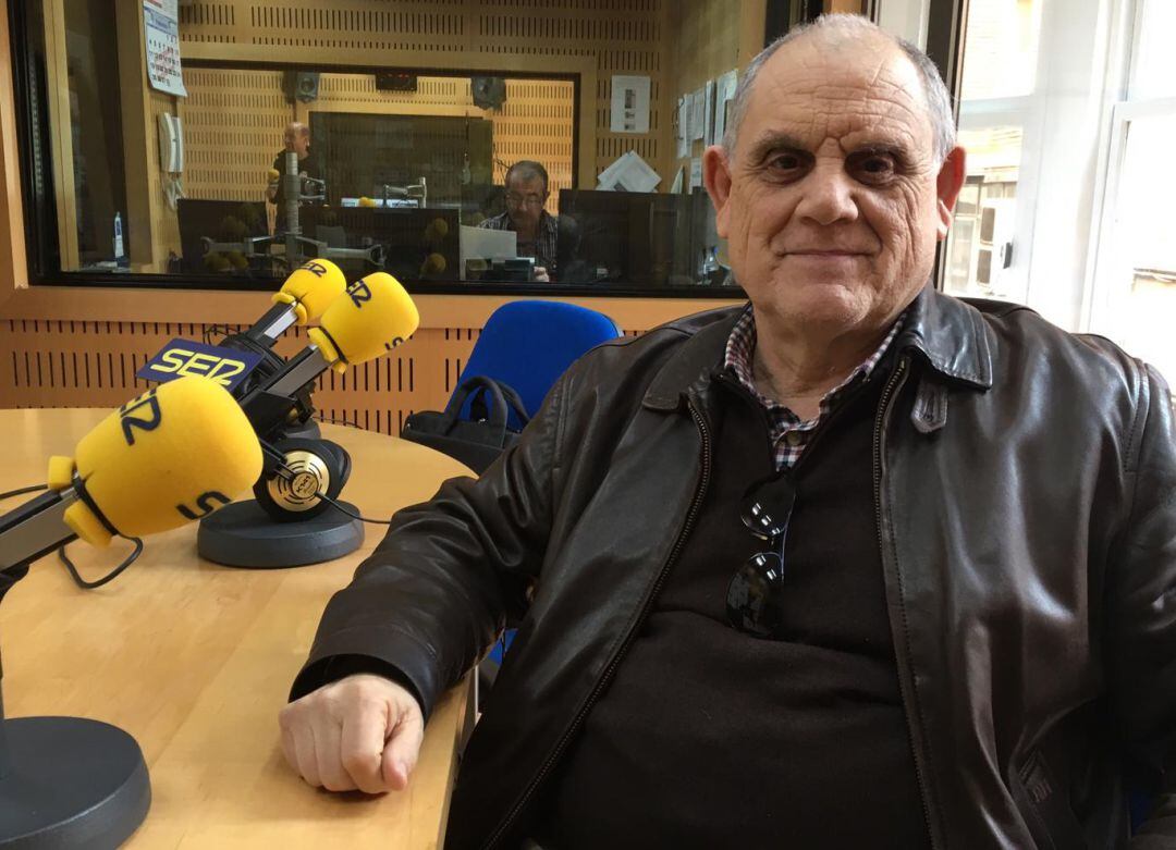 César Oliva en los estudios de Radio Murcia