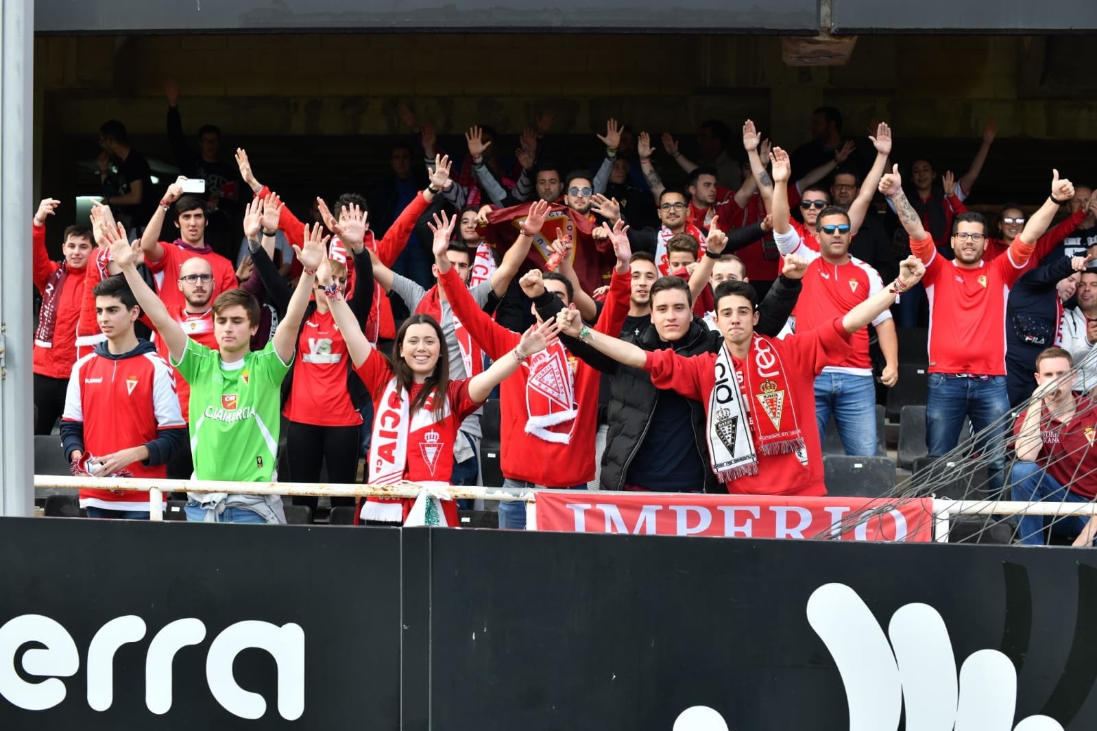 La afición del Real Murcia en el Cartagonova en el derbi de abril de 2019. Foto de archivo.