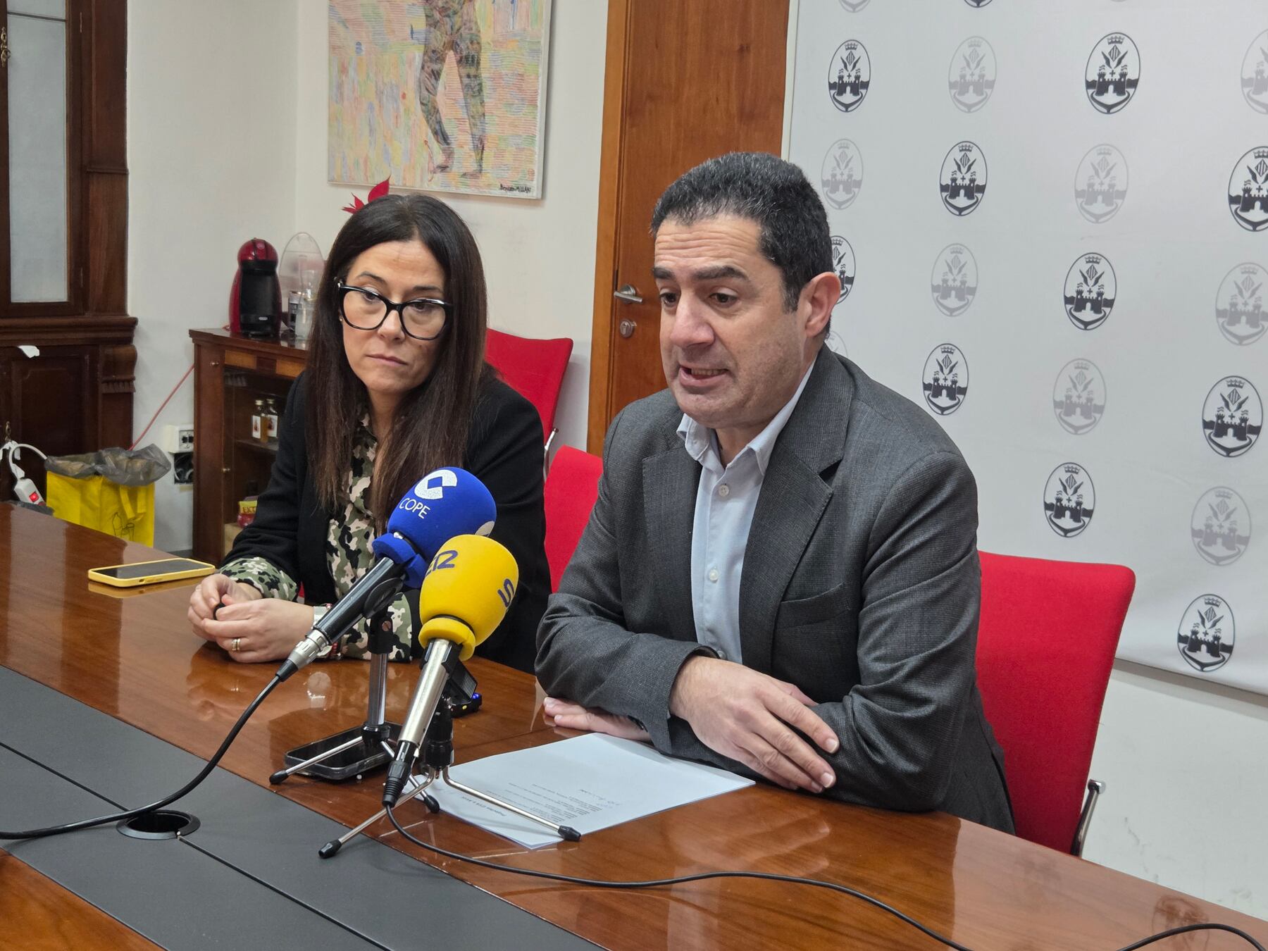 Toni Francés y Lorena Zamorano durante su comparecencia ante los medios de comunicación