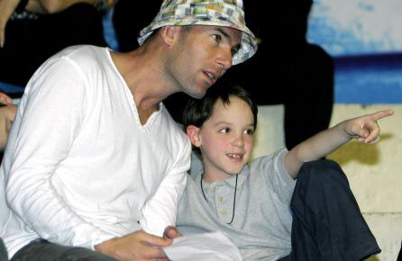 Zinedine, con su hijo Luca en 2007.