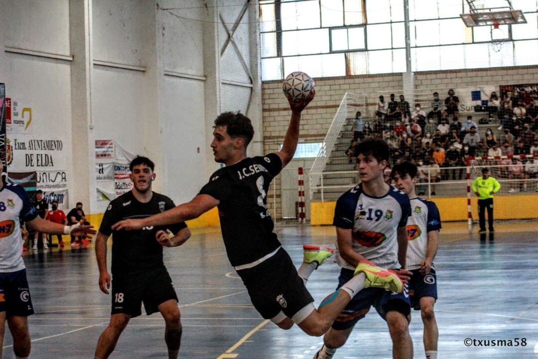 Juan Carlos Sempere lanzando a puerta en el último Cpto. de España juvenil