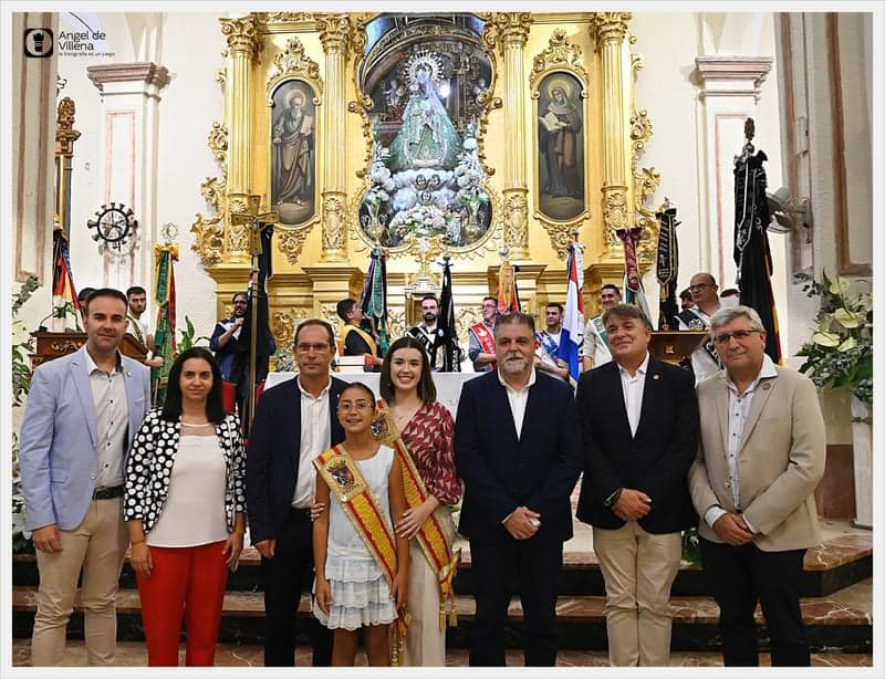 Concejales del equipo de gobierno con el presidente de la Junta Central y las Regidoras