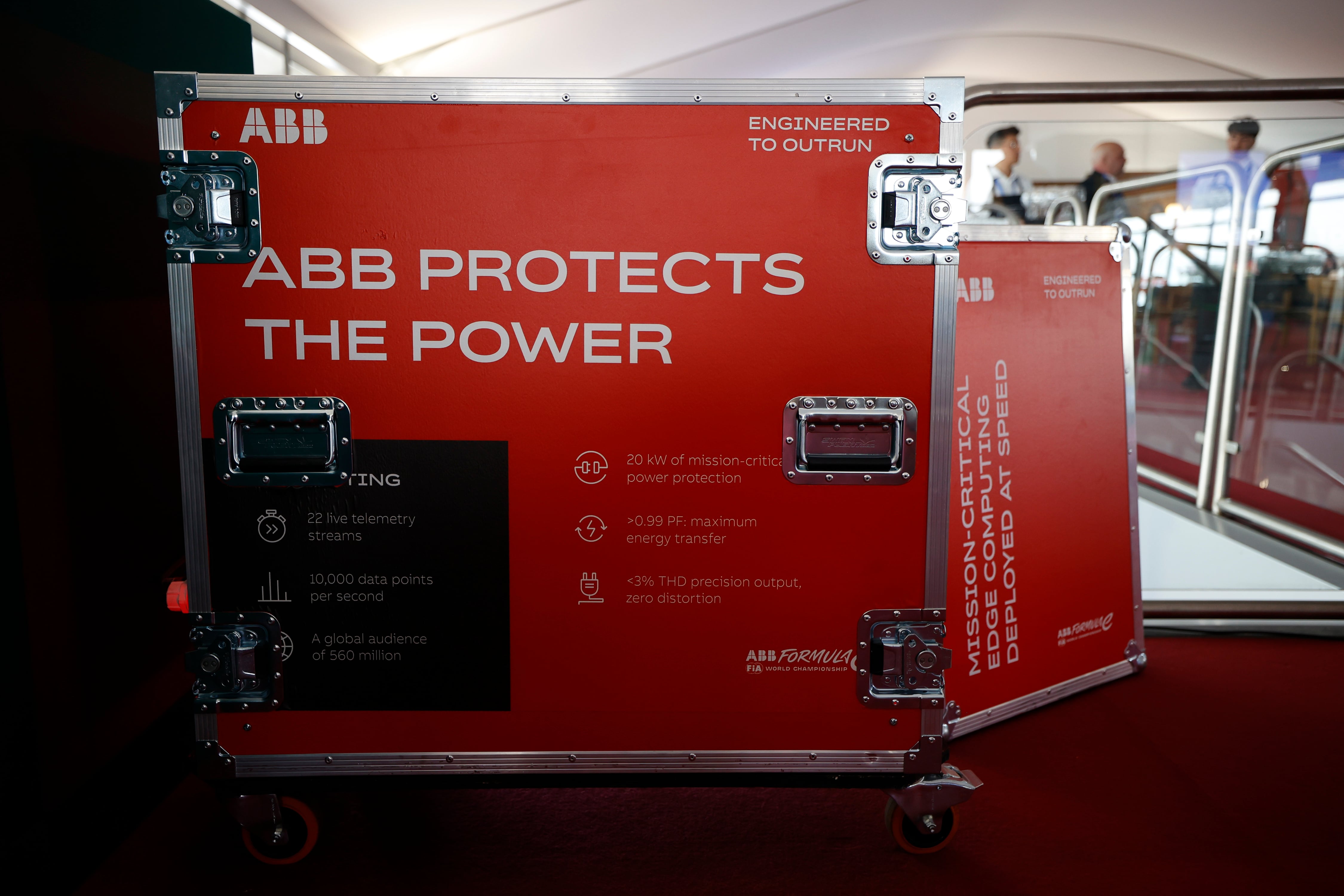 Material de ABB en el circuito del Jarama