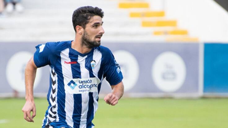 El futbolista arandino, Ruba, que acaba de rescindir su contrato con el Alcoyano, repasa en El Banquillo, su situación actual y sus posibilidades de futuro, entre las que no descarta regresar a la Arandina