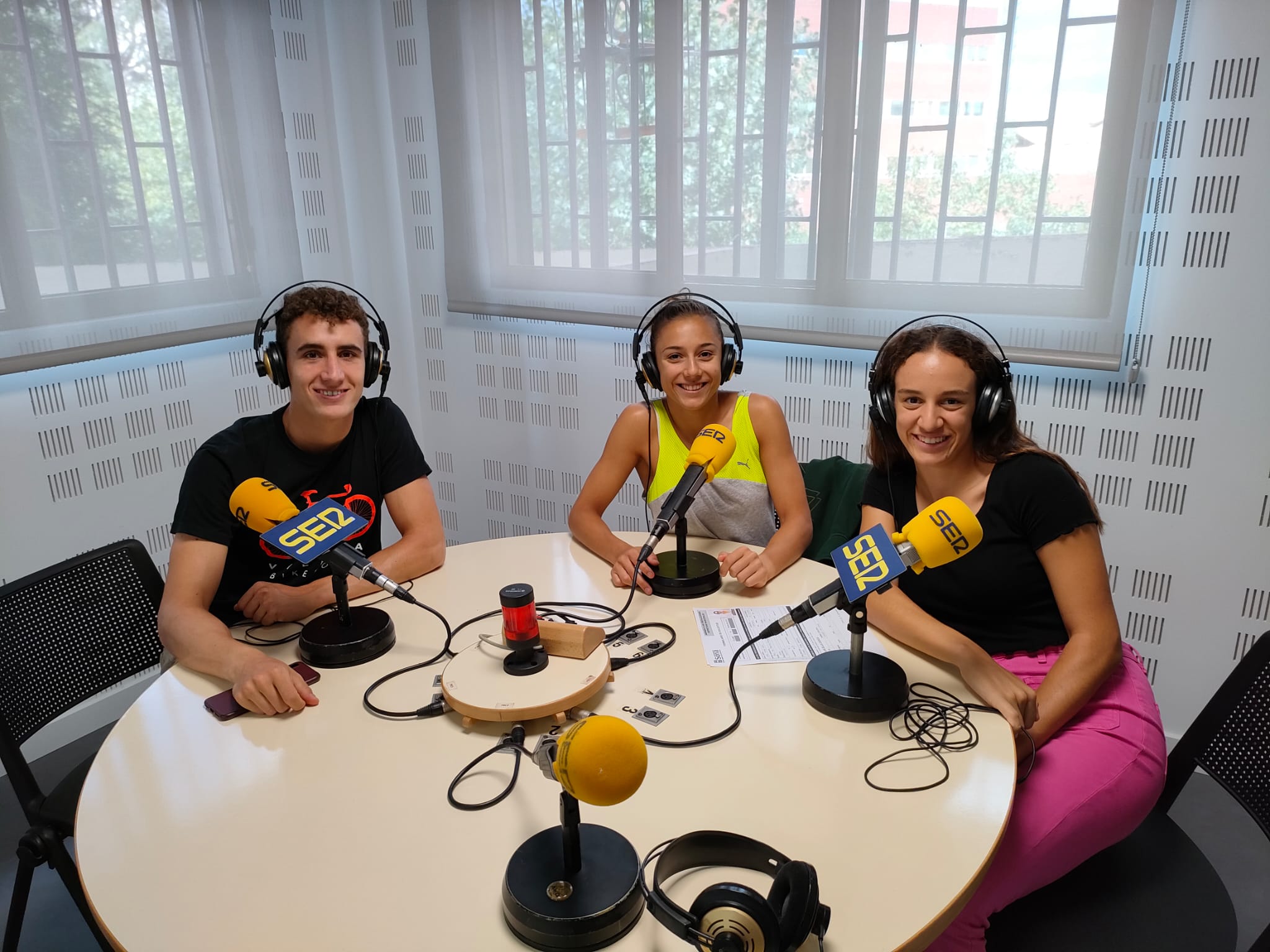 De izquierda a derecha, Alfonso Izquierdo,  Marina Muñoz y Alfonso Izquierdo, en SER Deportivos Soria.