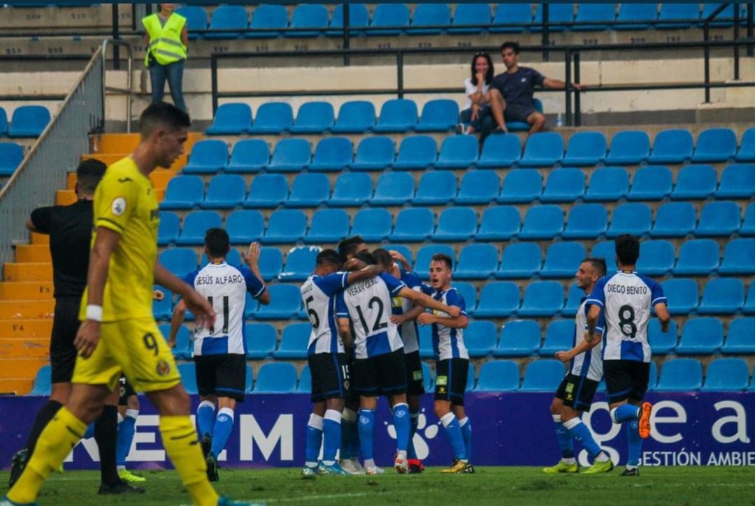 Los jugadores del Hércules celebran el gol de Yeray