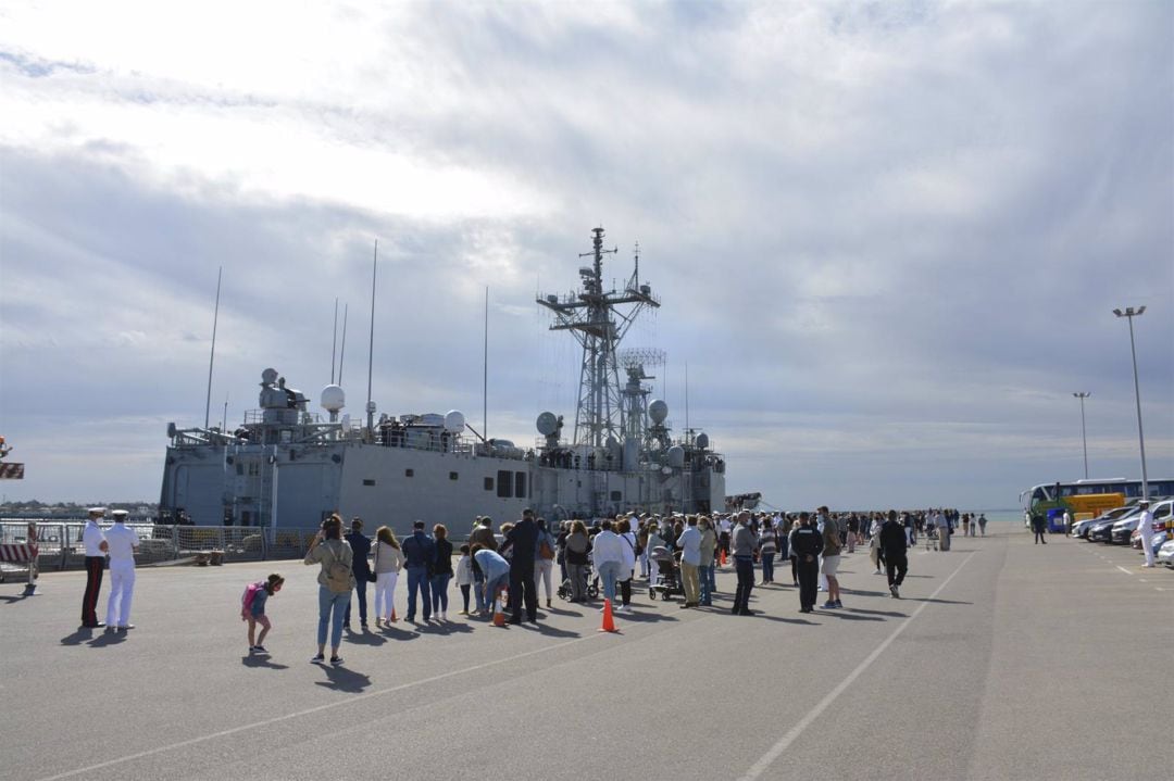 Fragata Navarra en la Base de Rota