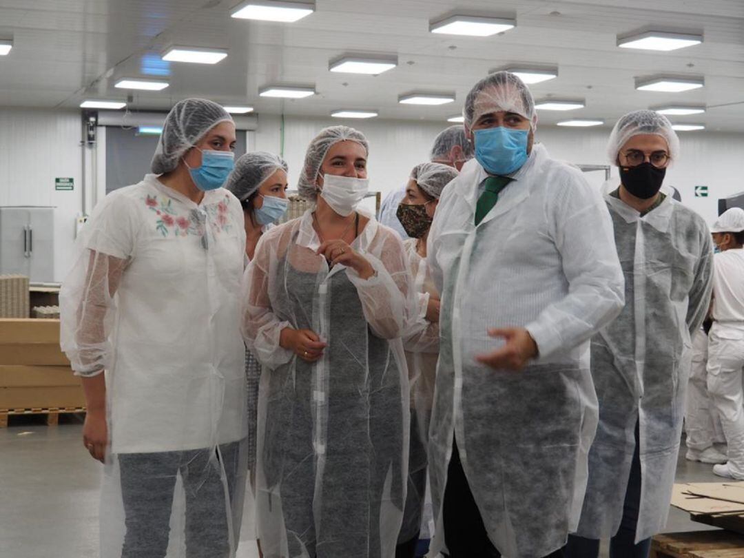 Paco Núñez en su visita a la Granja Agas