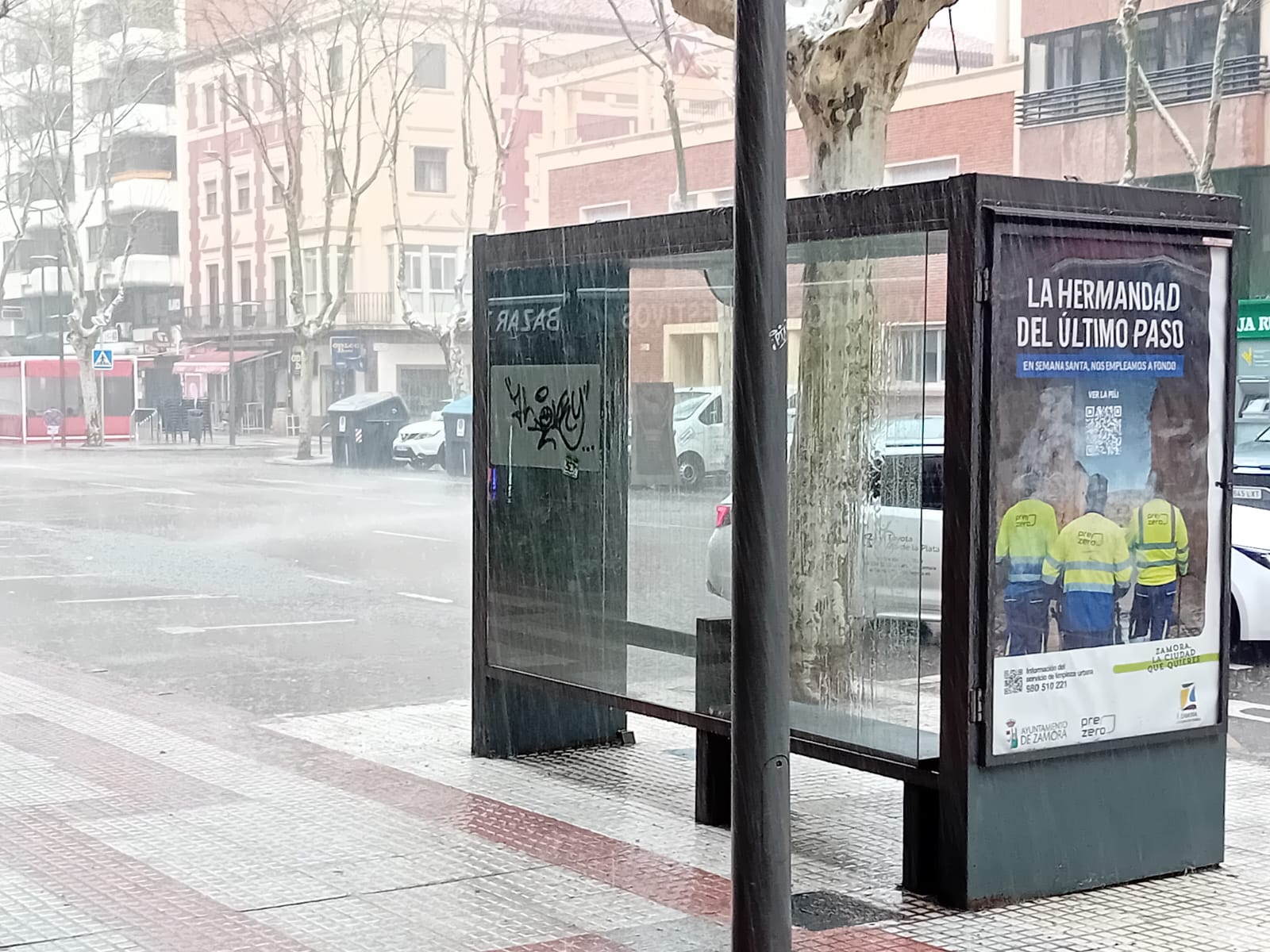 Tarde de lluvia en la Avenida de las Tres Cruces