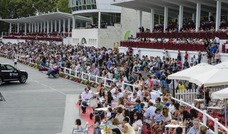 Público asistente a la primera jornada del CSIO de Gijón