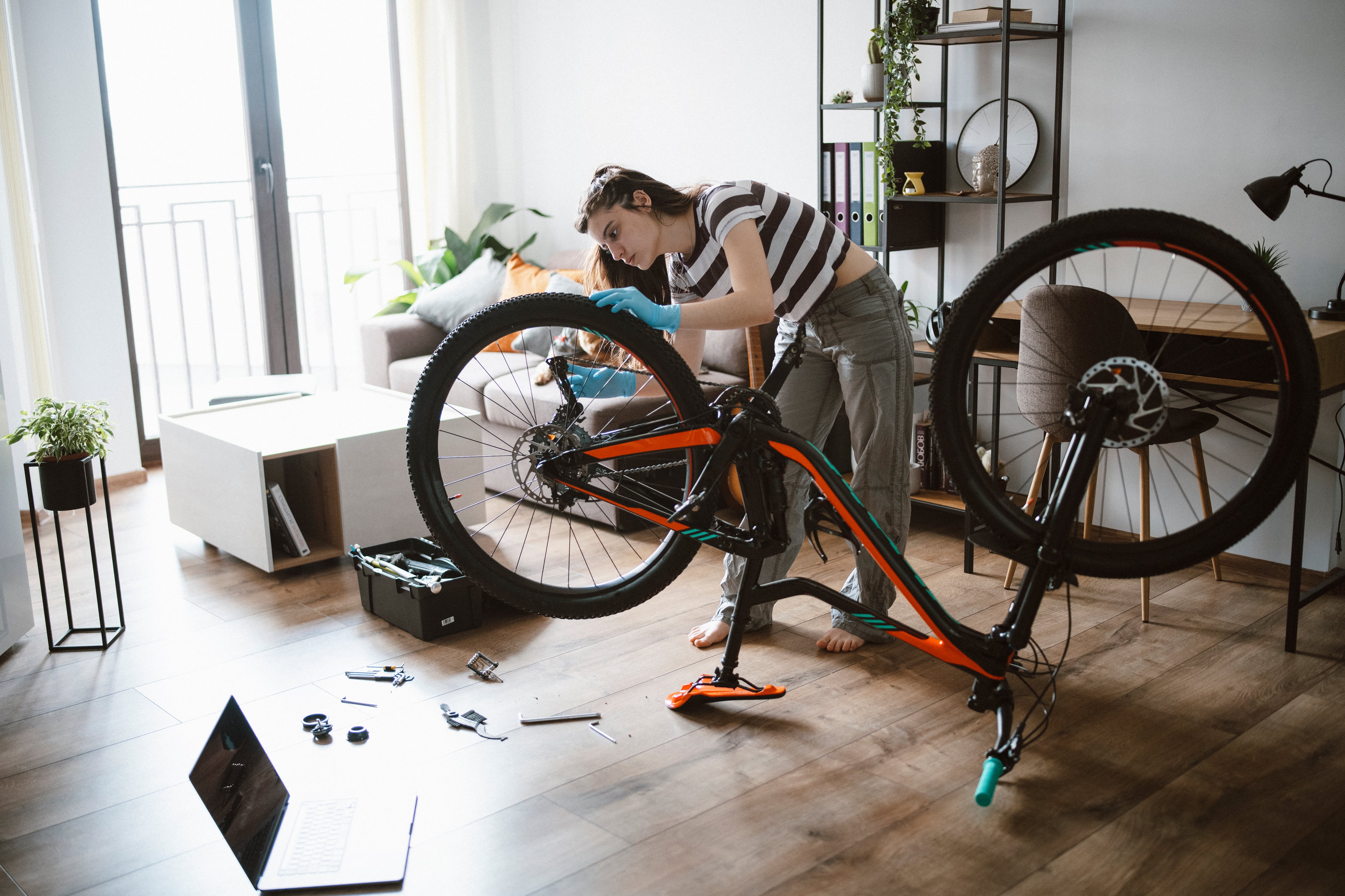 La cicloescuela de mujeres enseñará también mecánica básica para mantener y arreglar las bicicletas.