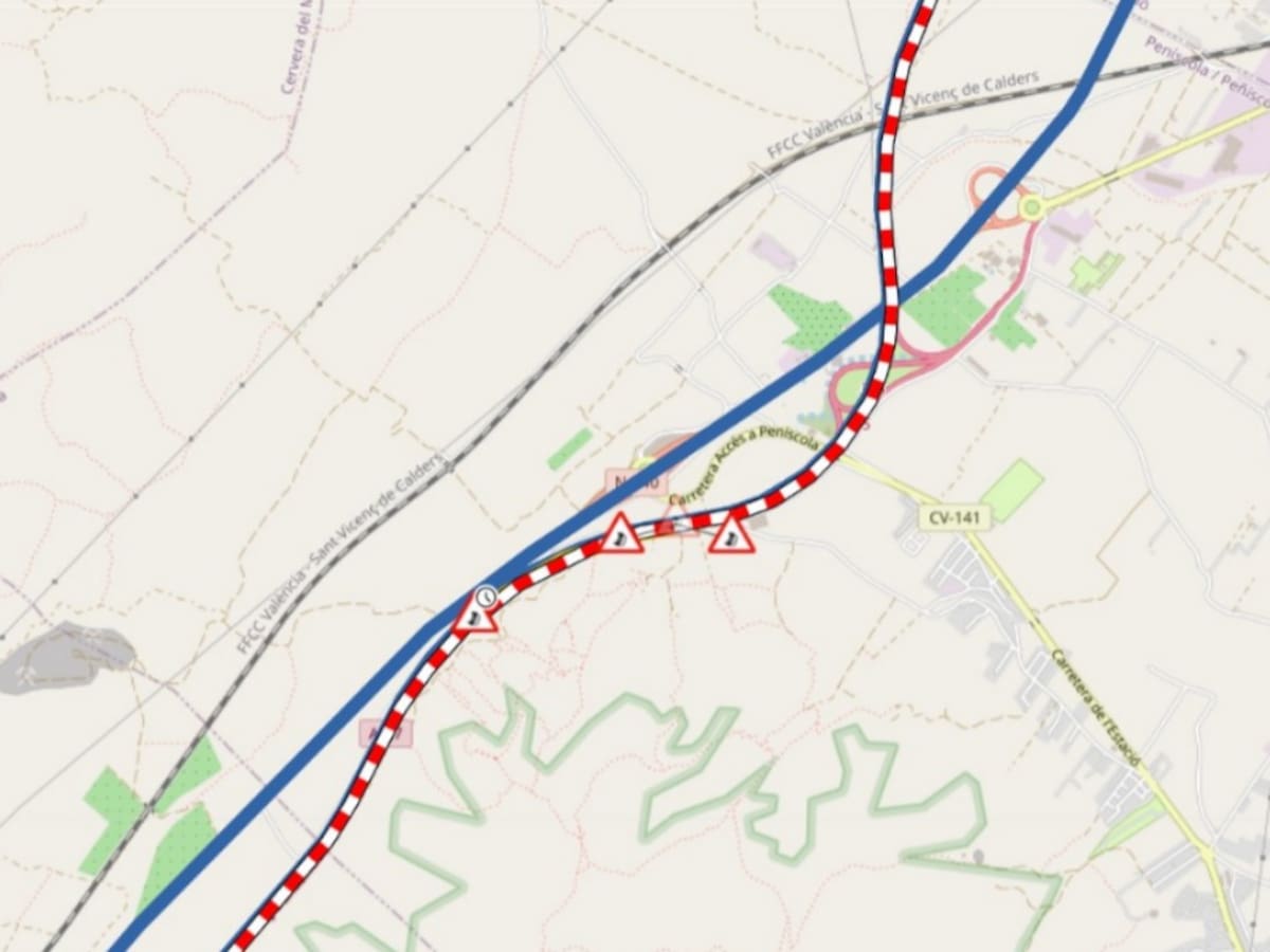 Vuelca un camión en la AP-7 a la altura de Peñíscola y obliga a cortar un carril