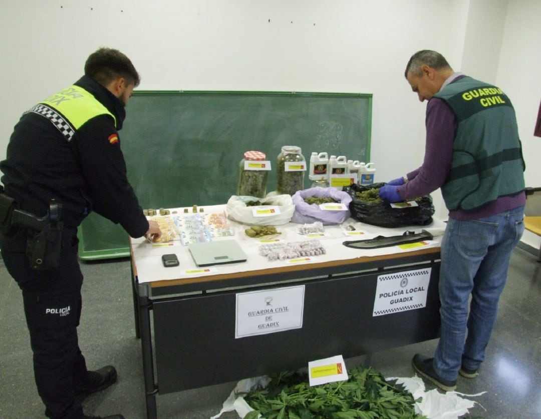 Operación antidroga en Guadix.