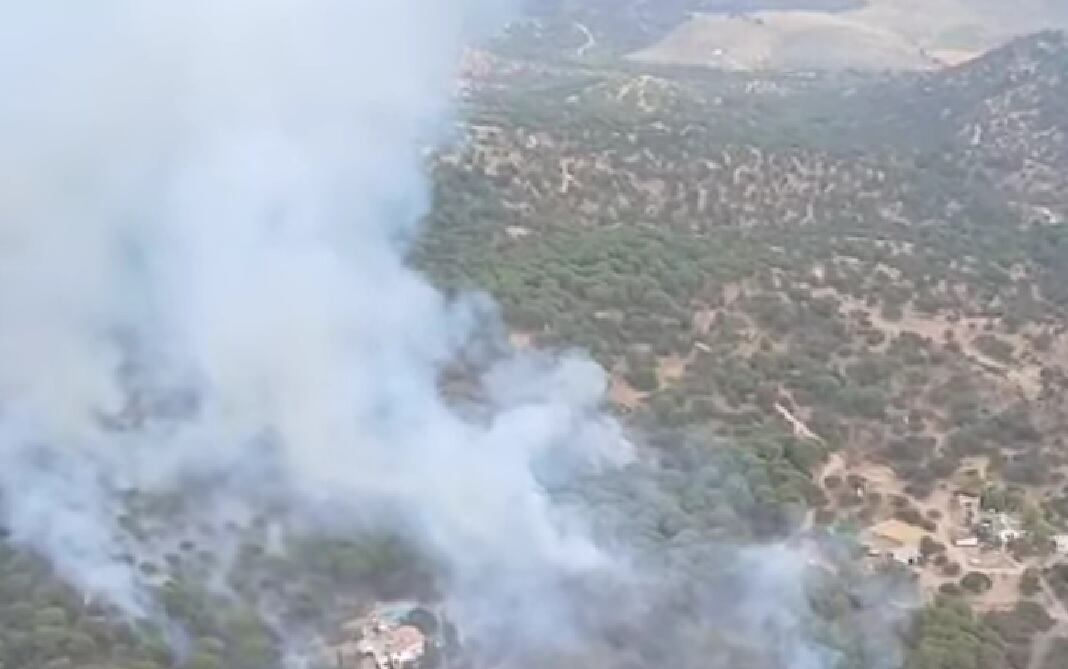 Incendio en una urbanización de Andújar (Jaén).