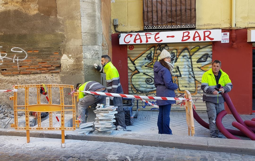 Imagen de archivo de trabajadores de la construcción en Granada
