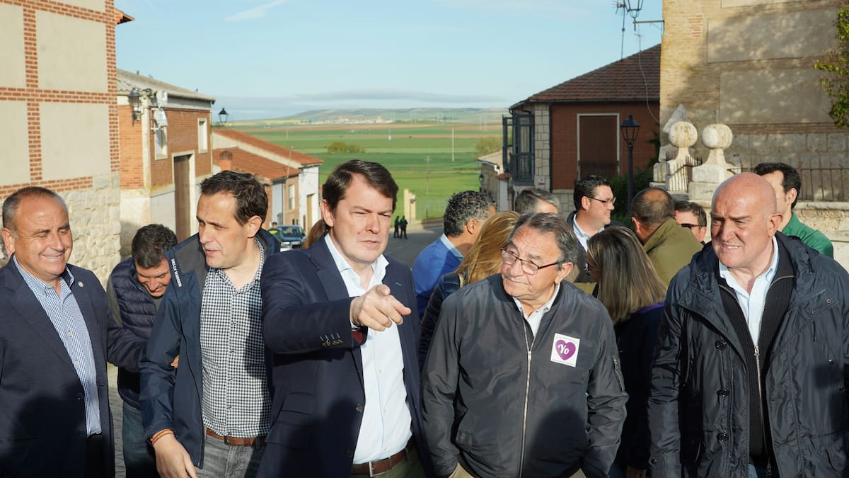 Mañueco acude a Villalar y evita hablar de Vox