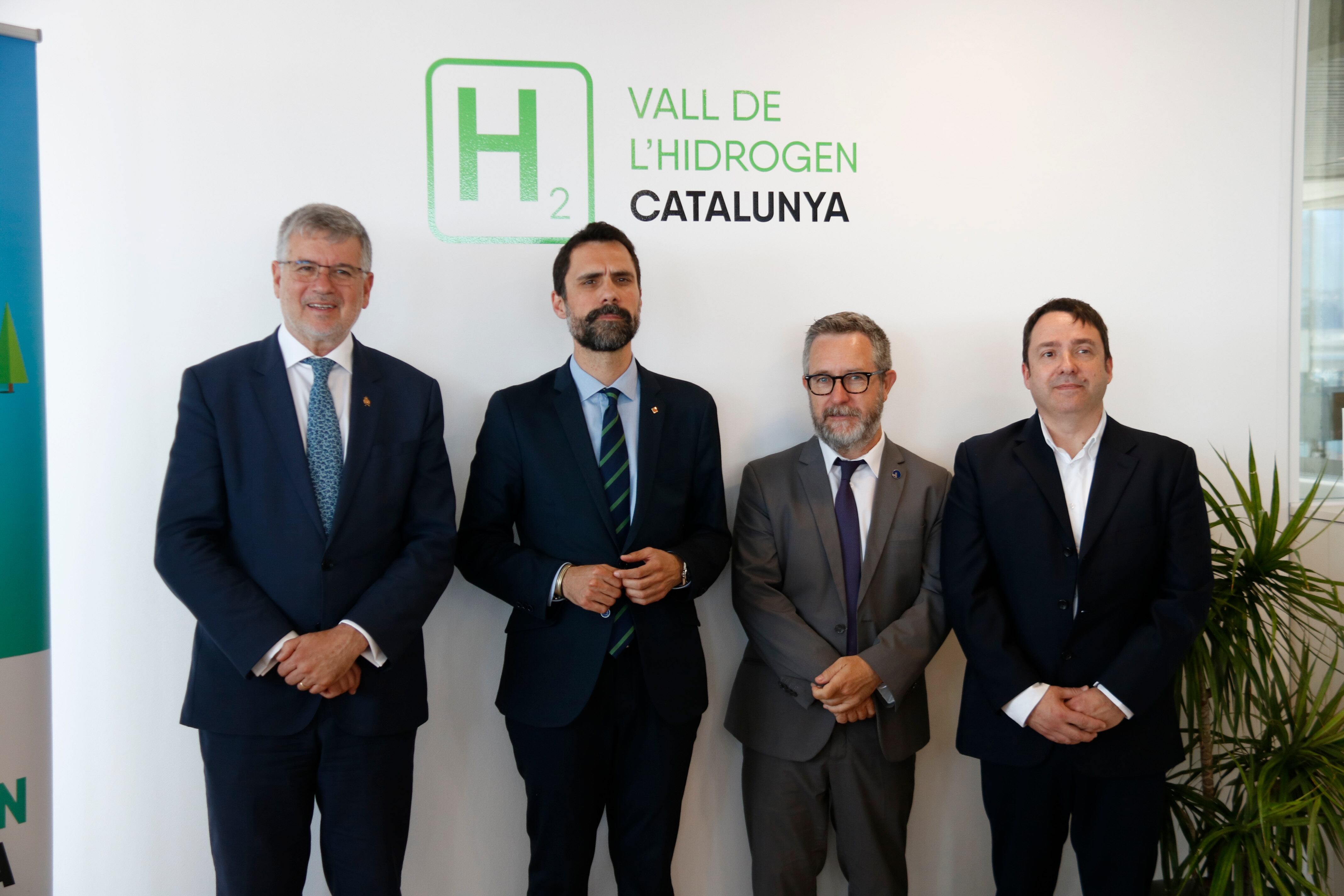 Inauguració de la seu de la Vall de l&#039;Hidrogen de Catalunya a l&#039;edifici institucional de l&#039;ATP, encapçalada pel conseller d&#039;Empresa Roger Torrent