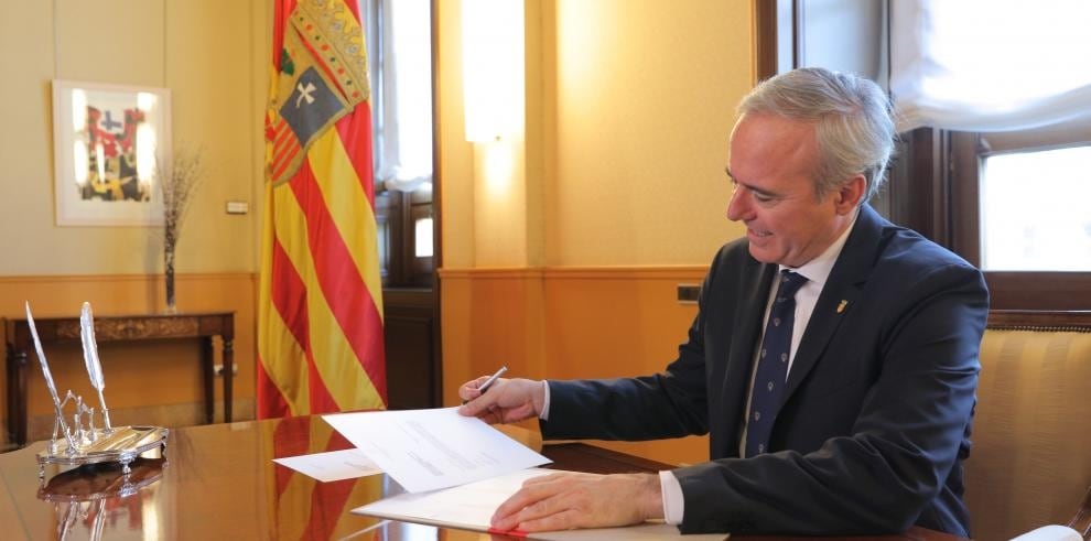 El nuevo presidente de Aragón acaba de firmar los decretos de nombramiento de su nuevo Ejecutivo, en coalición entre PP y Vox