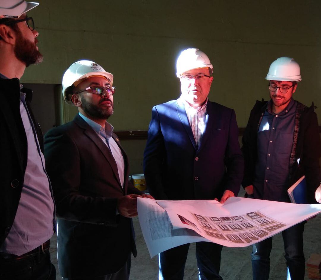 El alcalde de Vila-real, José Benlloch, en su visita a las obras del Gran Casino. 