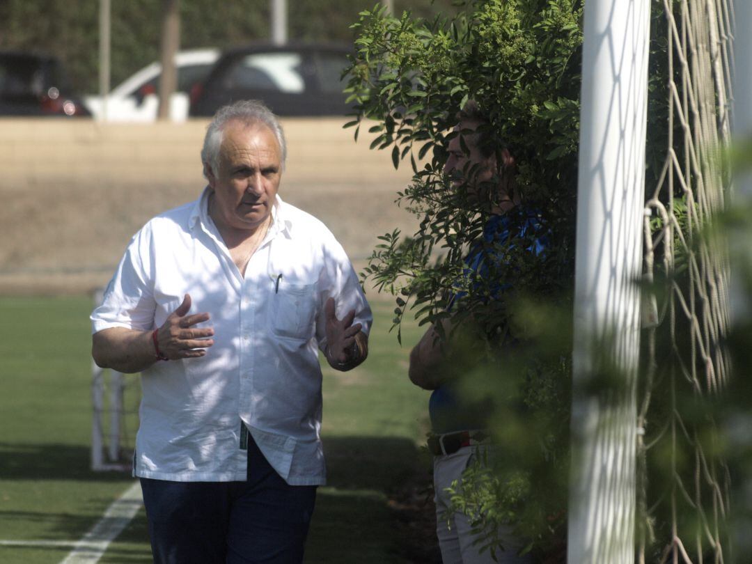 Alfonso García en el campo de la Vega.