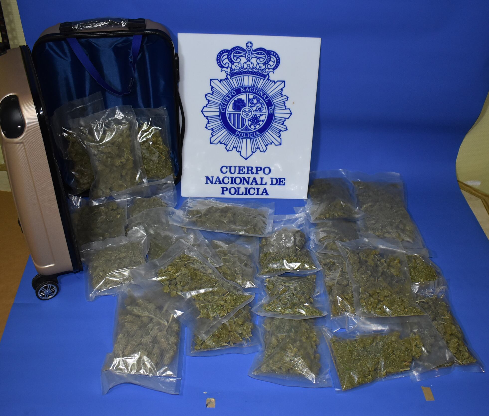 Detenido un hombre que tenía 2 kilos de marihuana en bolsas