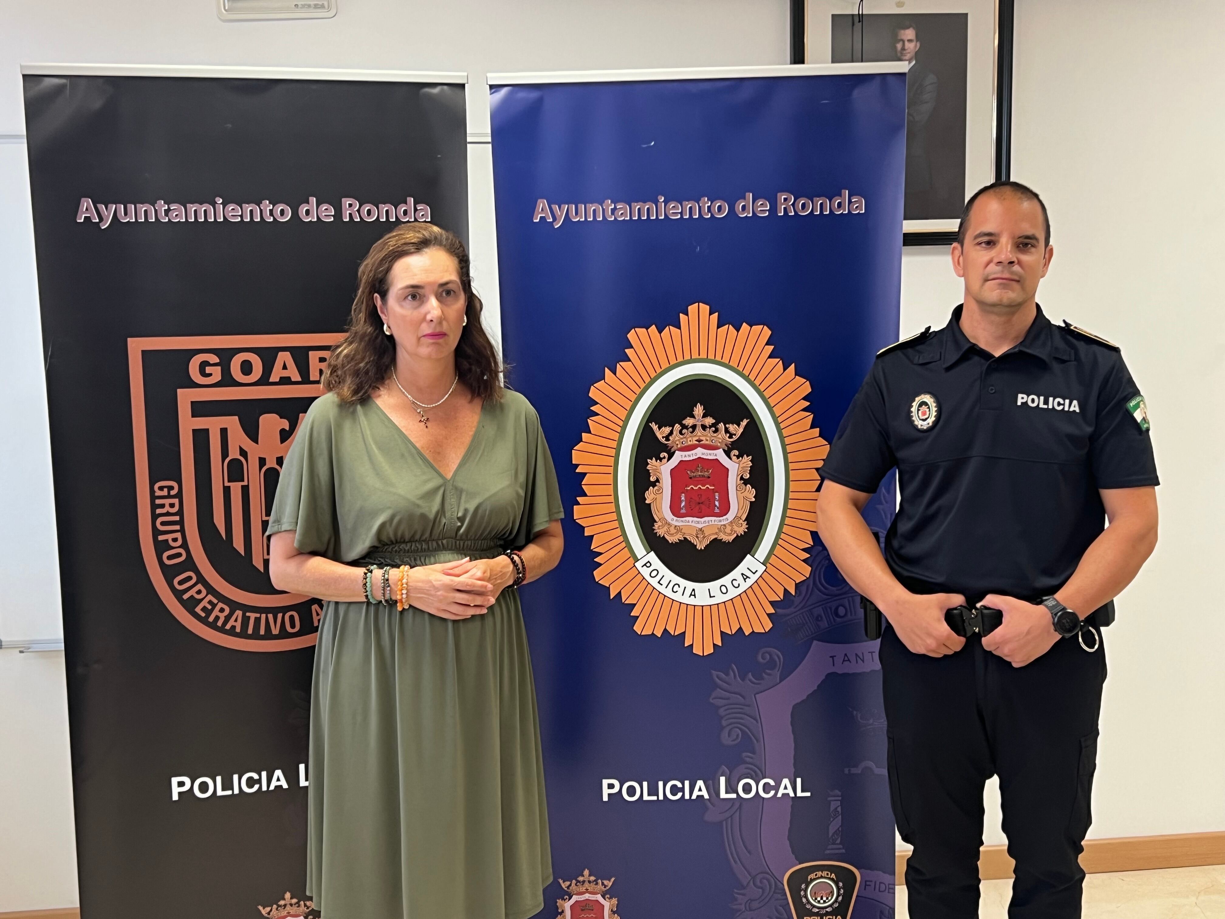 La concejala de Seguridad Ciudadana, Cristina Durán, junto al jefe en funciones de la policía municipal, Juan Francisco Guerrero