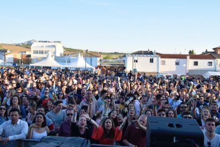 La actuacion de los distintos grupos contó con un público entregado