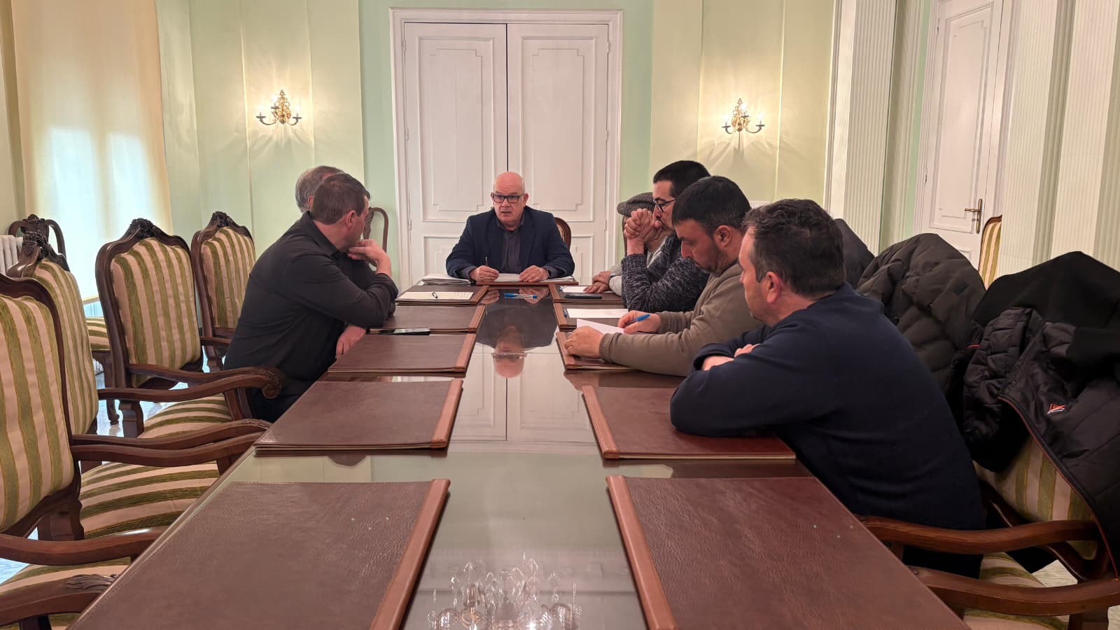 Reunión de agricultores y ganaderos con el subdelegado del Gobierno, Eladio Santos