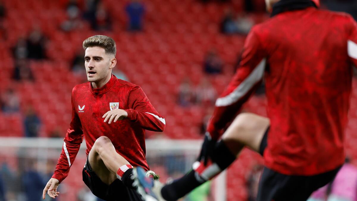 ¿Cuántos jugadores han vestido las camisetas de Athletic y Real Sociedad?