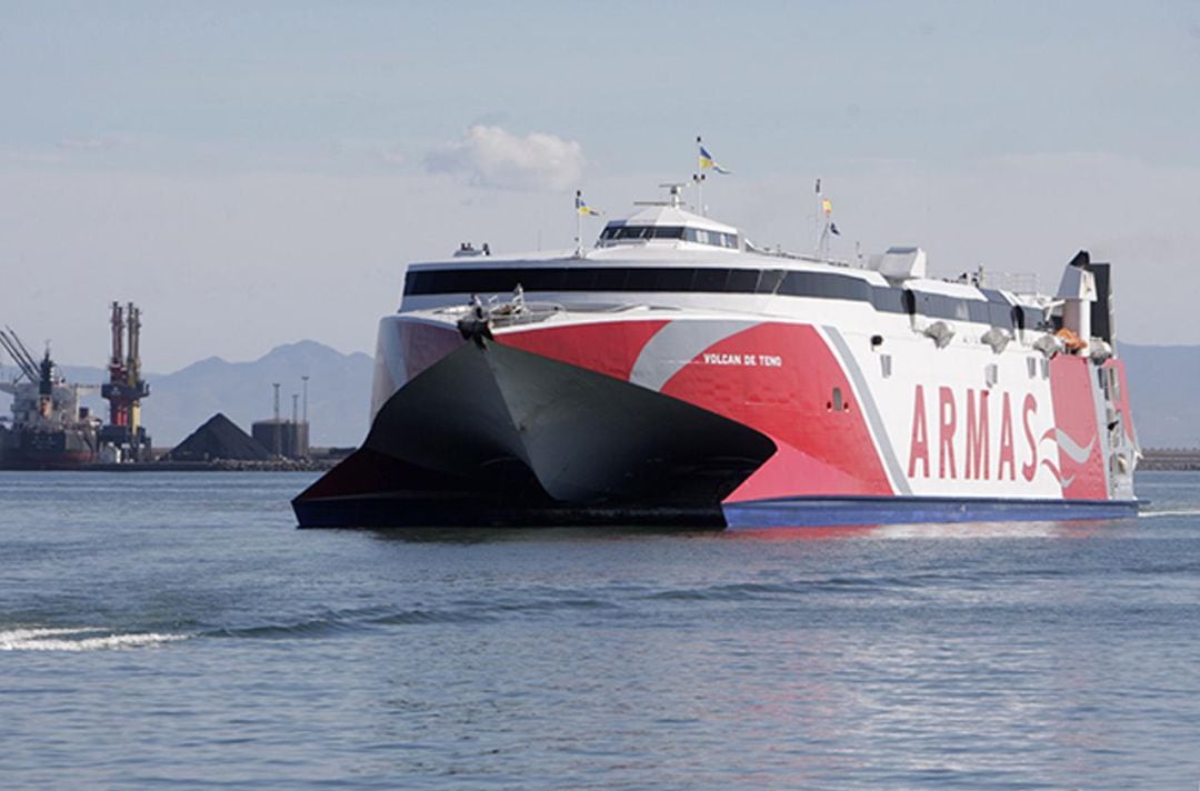 Ferry Volcán de Teno de la navier Armas