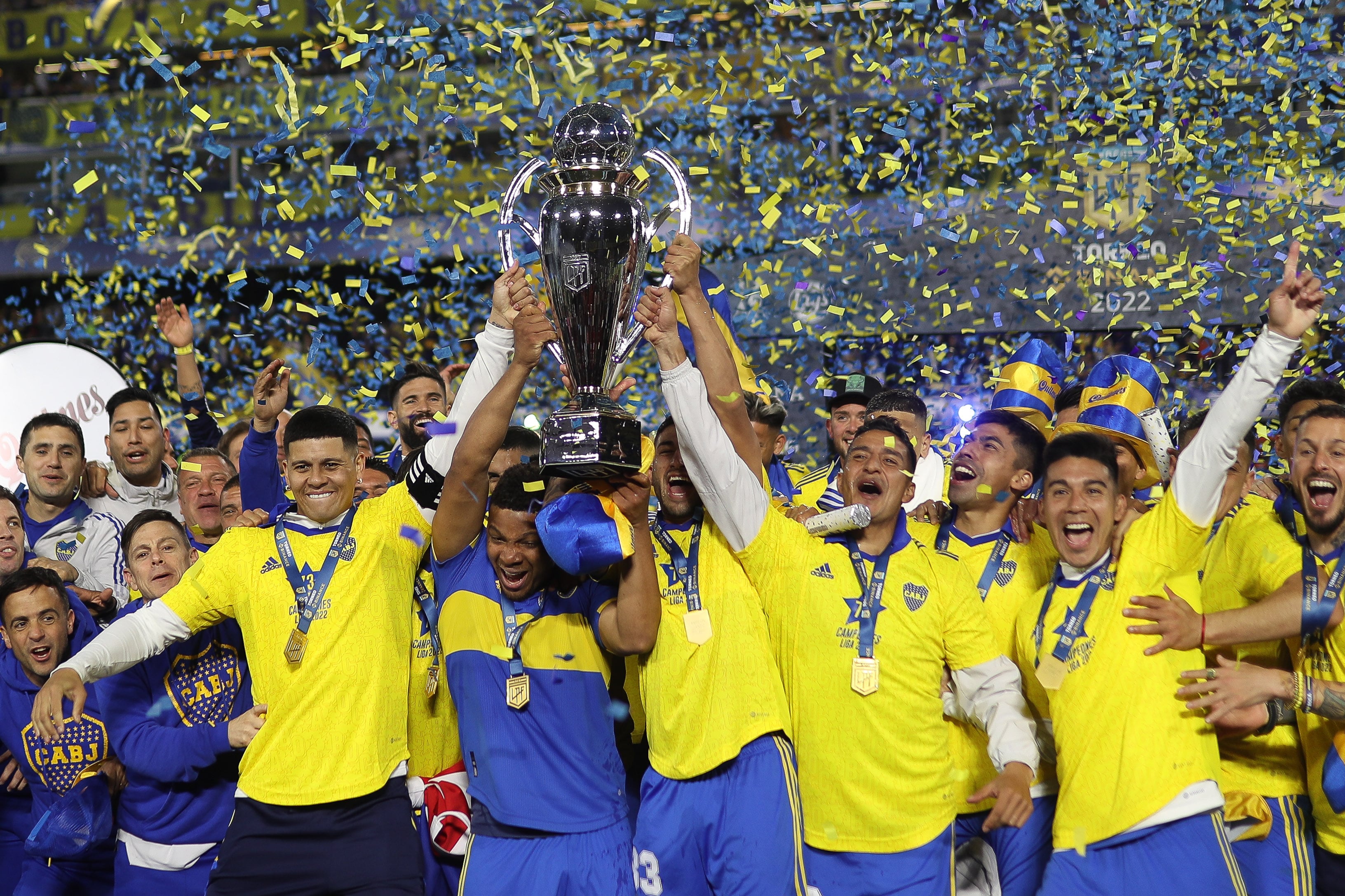 Jugadores de Boca celebran el título de la Liga de Fútbol Profesional argentina