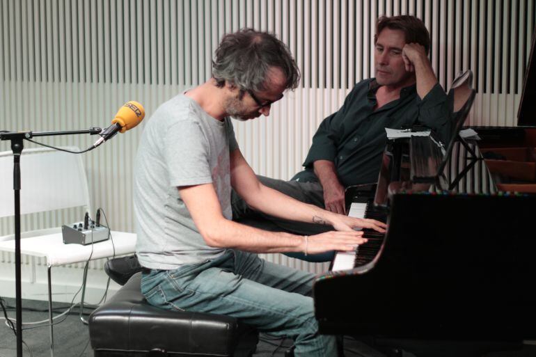 Javier del Pino, junto a James Rhodes al piano. 