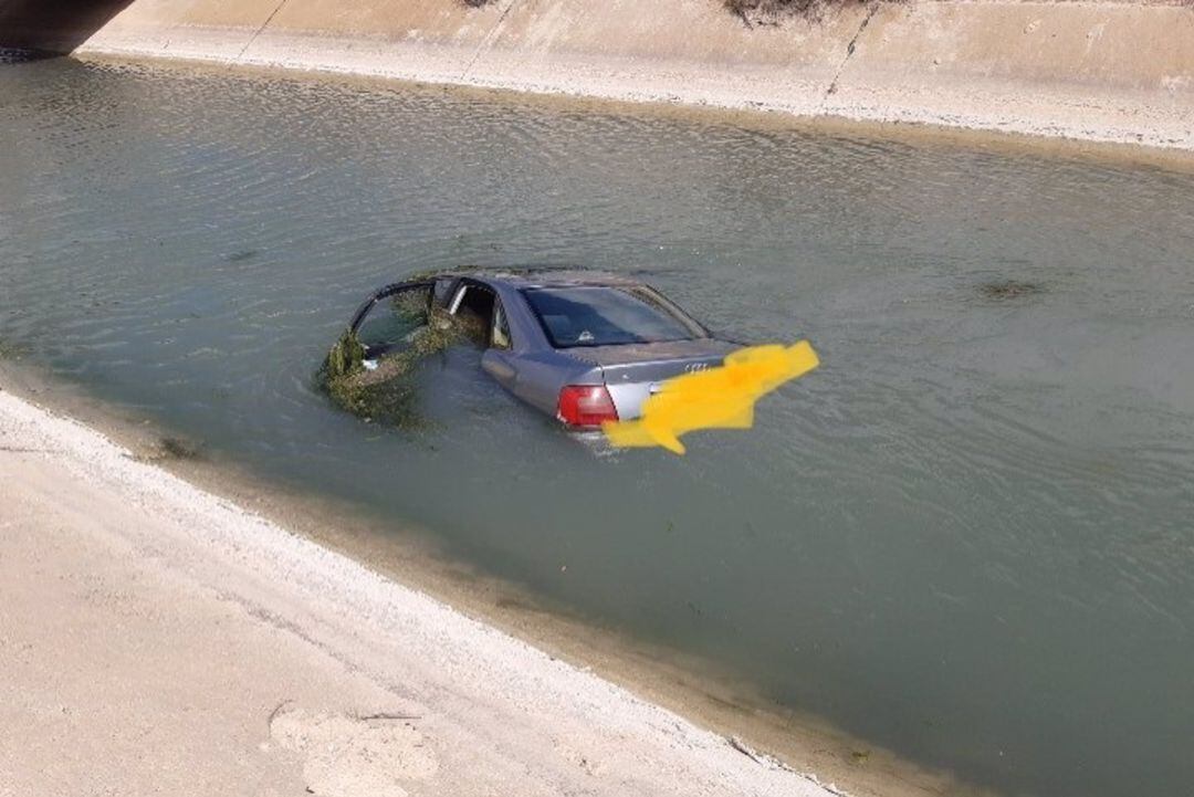Heridas cuatro personas al caer el coche que ocupaban al canal del Mirador de San Cayetano, en Torre Pacheco