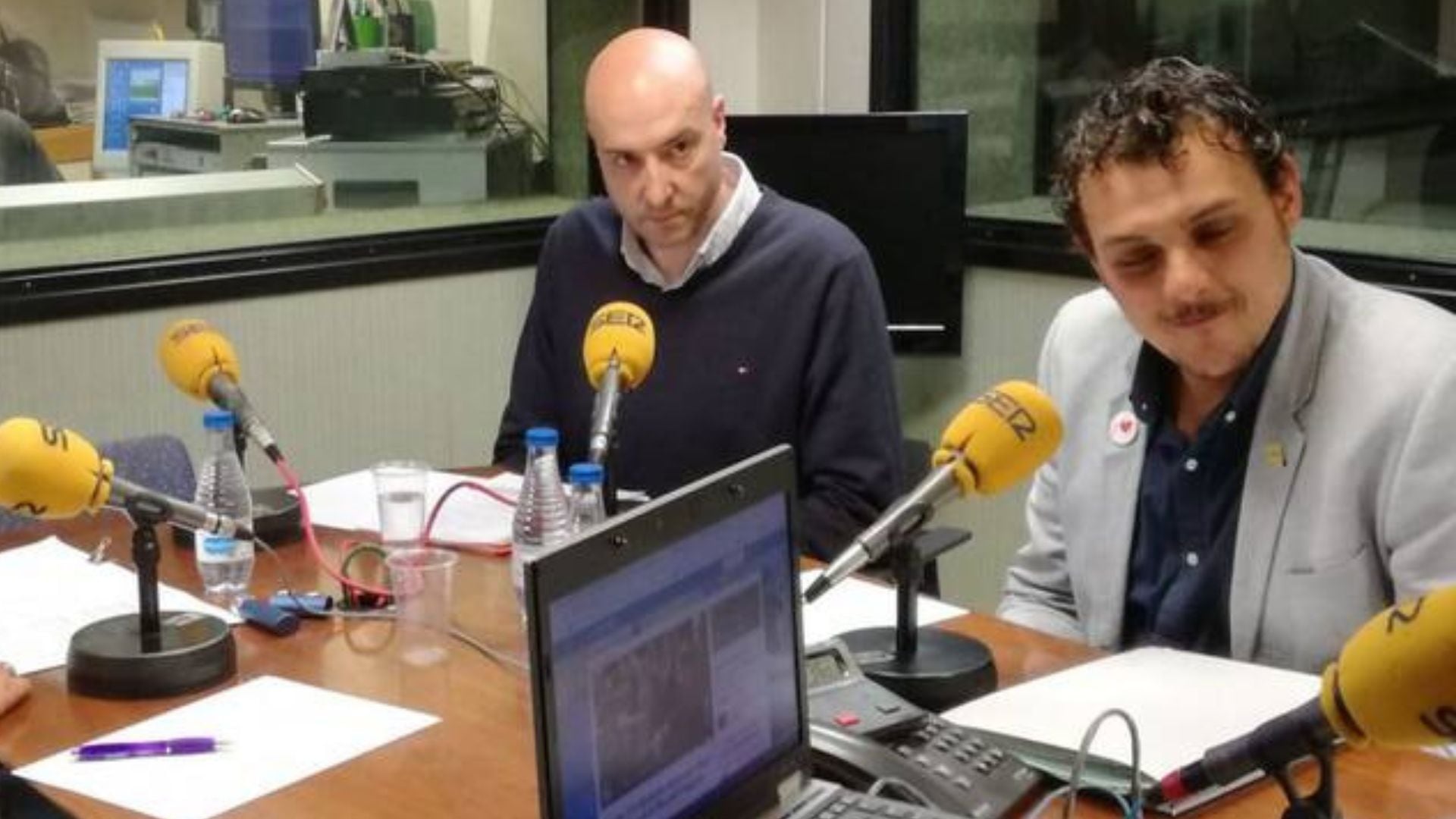 Javier Gómez Valdespina junto a Tomás del Bien durante un debate electoral en Radio Zamora en el año 2019