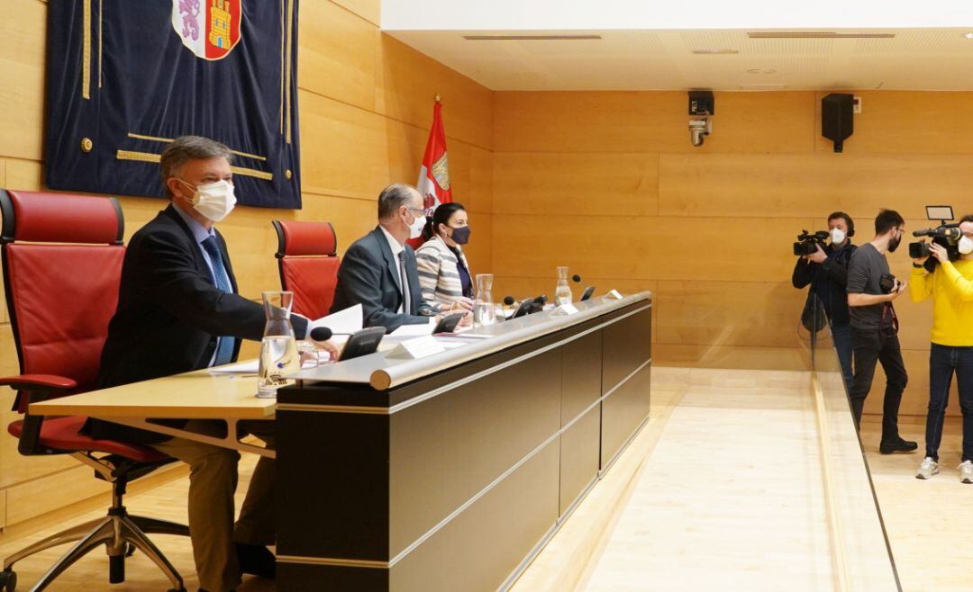 El presidente de las Cortes de Castilla y León, Luis Fuentes Rodríguez, convoca la reunión de la Mesa de la Cámara para calificar la moción de censura presentada por el Grupo Socialista