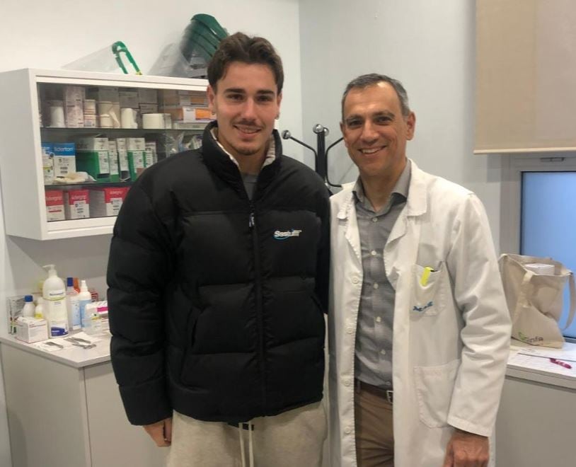 Hugo Vallejo con el doctor Daniel Chaverri