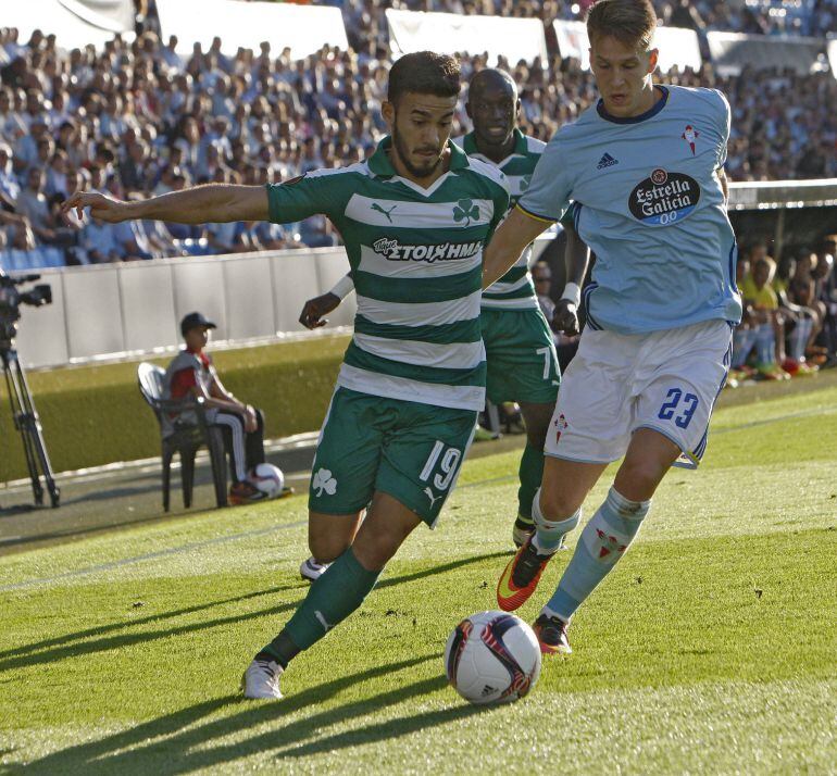 Señé en un momento del partido ante el Panathinaikos