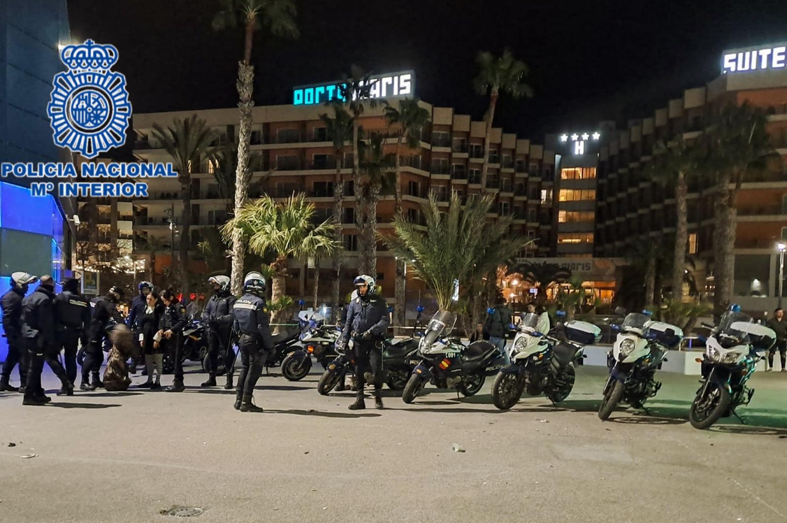 Operativo de la Policía Nacional en la zona del Puerto de Alicante