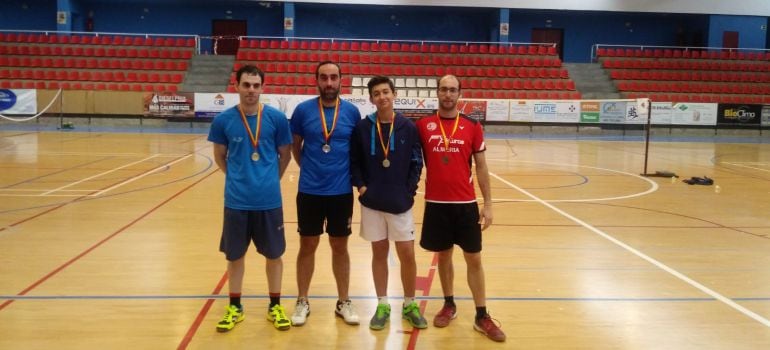 Ganadores de la sexta pruba del circuito provincial de bádminto que tuvo lugar en Úbeda