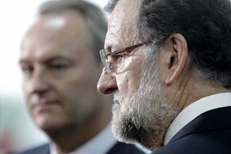 El presidente del Gobierno, Mariano Rajoy, acompañado por el presidente de la Generalitat Valenciana, Alberto Fabra